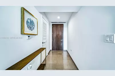 68 SE 6th St #1605, Miami, FL 33131 - Photo 7