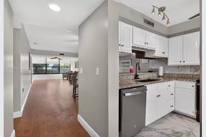 1502 Whitehall Dr #305, Davie, FL 33324 - Photo 5