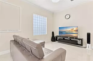 1421 NW 159th Ave, Pembroke Pines, FL 33028 - Photo 9