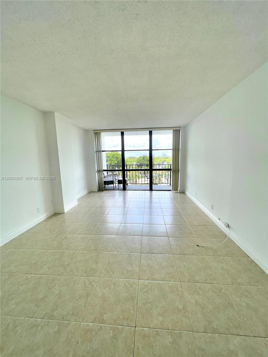 1000 Parkview Dr #527 - 1000 Parkview Dr #527, Hallandale Beach, FL 33009 Luxury Property | Jose Angel Pina