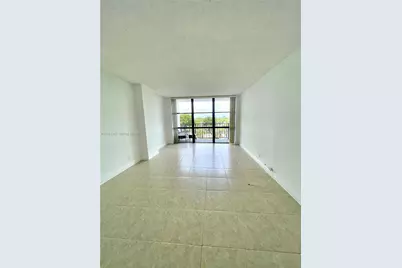 1000 Parkview Dr #527, Hallandale Beach, FL 33009 - Photo 1