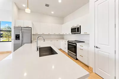 17564 SW 41st St, Miramar, FL 33029 - Photo 13