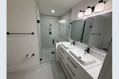 11085 NW 38th Pl, Sunrise, FL 33351 - Photo 9