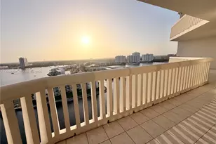 1000 W Island Blvd, Aventura, FL 33160 - Photo 37