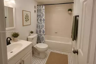 10000 NW 80th Ct, Hialeah Gardens, FL 33016 - Photo 13