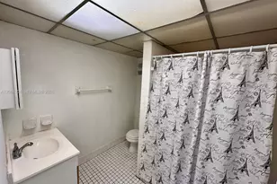 10000 NW 80th Ct, Hialeah Gardens, FL 33016 - Photo 9