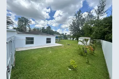 1843 NW 107th St, Miami, FL 33167 - Photo 31