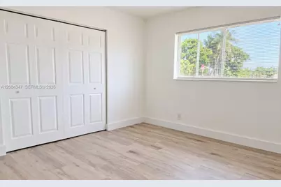 300 SE 9th Ct #4, Hallandale Beach, FL 33009 - Photo 5