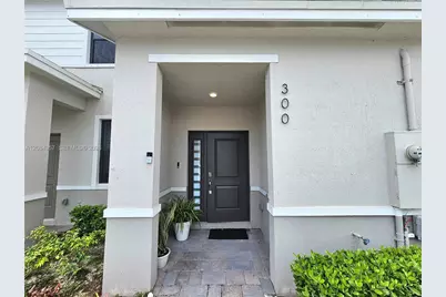 300 NE 12th St, Florida City, FL 33034 - Photo 3