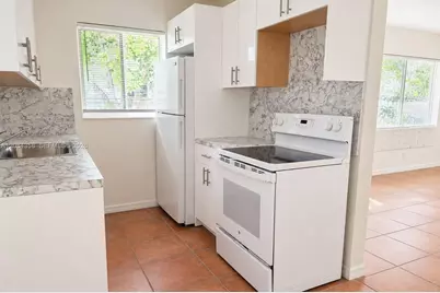 304 SE 9th Ct #8, Hallandale Beach, FL 33009 - Photo 5