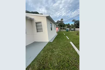 470 NE 162nd St, Miami, FL 33162 - Photo 3