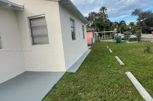 470 NE 162nd St, Miami, FL 33162 - Photo 3