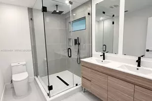 930 NE 163rd St, North Miami Beach, FL 33162 - Photo 21