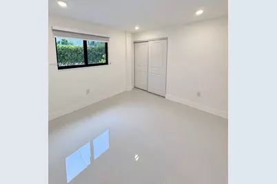930 NE 163rd St, North Miami Beach, FL 33162 - Photo 15