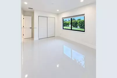 930 NE 163rd St, North Miami Beach, FL 33162 - Photo 11