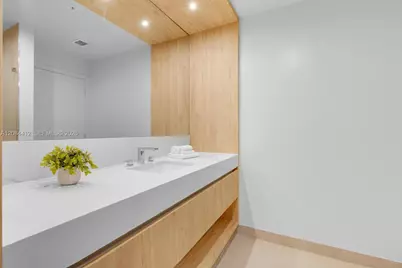 11 NE 6th St #1503, Miami, FL 33132 - Photo 25