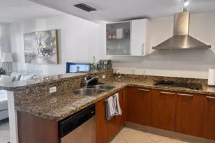 170 SE 14th St, Miami, FL 33131 - Photo 9