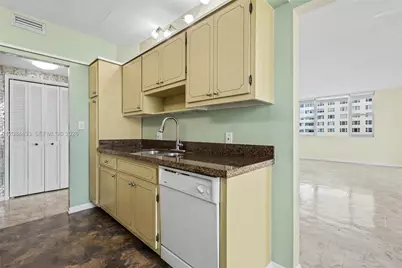 4330 Hillcrest Dr #520, Hollywood, FL 33021 - Photo 13