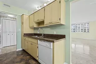 4330 Hillcrest Dr, Hollywood, FL 33021 - Photo 13