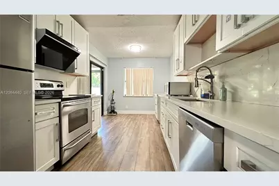 566 SW 20th Ct #5, Delray Beach, FL 33445 - Photo 1