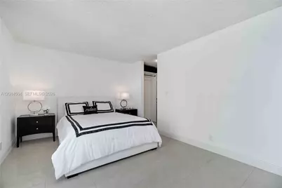 2401 Collins Ave #1112, Miami Beach, FL 33140 - Photo 17