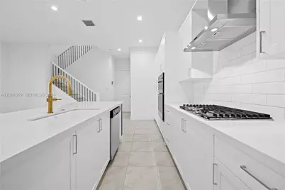 4402 NW 81st Ave, Doral, FL 33166 - Photo 3