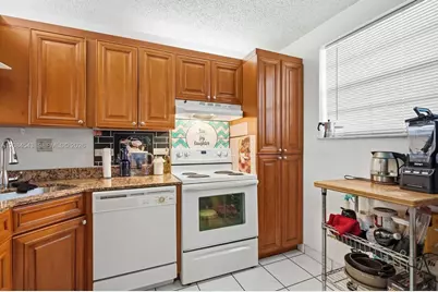 7400 NW 17th St #107, Plantation, FL 33313 - Photo 5