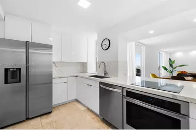 2401 Collins Ave #1508, Miami Beach, FL 33140 - Photo 9
