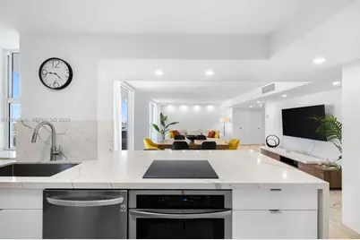 2401 Collins Ave #1508, Miami Beach, FL 33140 - Photo 1