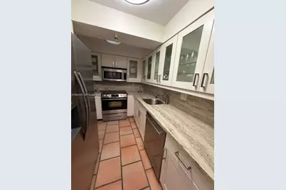 2401 Collins Ave #610, Miami Beach, FL 33140 - Photo 15