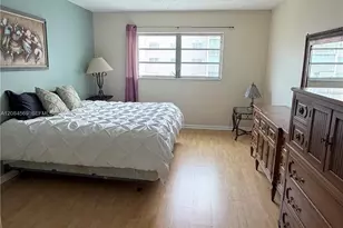 319 NE 14th Ave, Hallandale Beach, FL 33009 - Photo 5