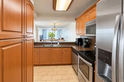 1401 W Golfview Dr #0, Pembroke Pines, FL 33026 - Photo 13