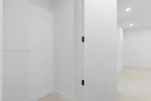 2200 Brickell Ave, Miami, FL 33129 - Photo 25
