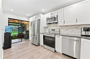 10720 NW 11th St, Pembroke Pines, FL 33026 - Photo 11