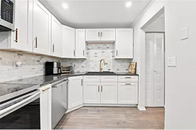 10720 NW 11th St, Pembroke Pines, FL 33026 - Photo 13