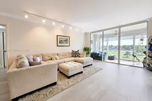 3980 Oaks Clubhouse Dr, Pompano Beach, FL 33069 - Photo 11