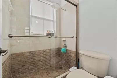 8739 NW 109th Ct, Doral, FL 33178 - Photo 25