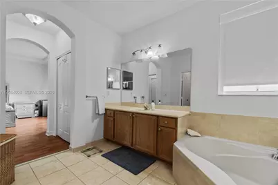 8739 NW 109th Ct, Doral, FL 33178 - Photo 21