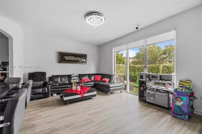 8739 NW 109th Ct, Doral, FL 33178 - Photo 7