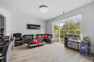 8739 NW 109th Ct, Doral, FL 33178 - Photo 7