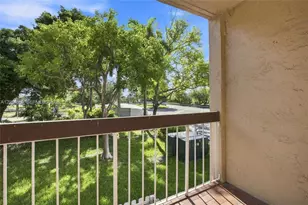 9905 NW 9th St Cir, Miami, FL 33172 - Photo 25