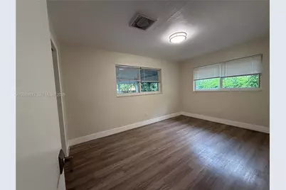 520 SW 5th St, Hallandale Beach, FL 33009 - Photo 11