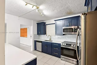 471 Ives Dairy Rd #202-3, Miami, FL 33179 - Photo 9