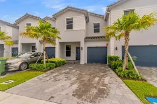 18414 SW 2nd St, Pembroke Pines, FL 33029 - Photo 3