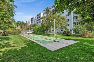 610 NE 12th Ave, Hallandale Beach, FL 33009 - Photo 21