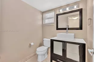 610 NE 12th Ave, Hallandale Beach, FL 33009 - Photo 13