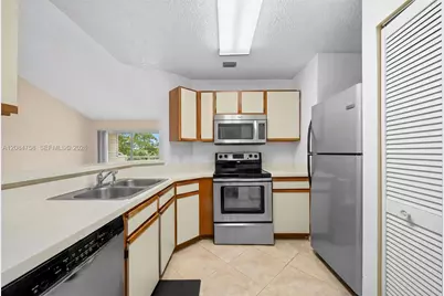 3405 NW 44th St #205, Oakland Park, FL 33309 - Photo 5