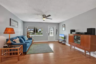2083 SW 13th Ave, Boynton Beach, FL 33426 - Photo 9