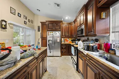 1065 W Fairfax Cir W, Boynton Beach, FL 33436 - Photo 3