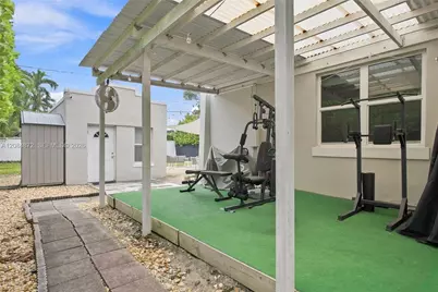 2366 SW 10th St, Miami, FL 33135 - Photo 31